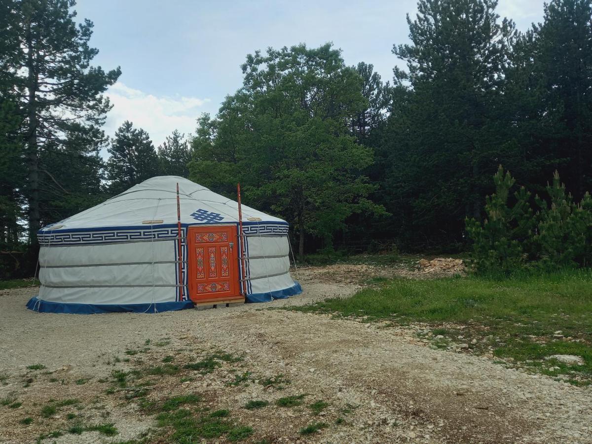 A Ventoux Yourte Monieux Exterior foto